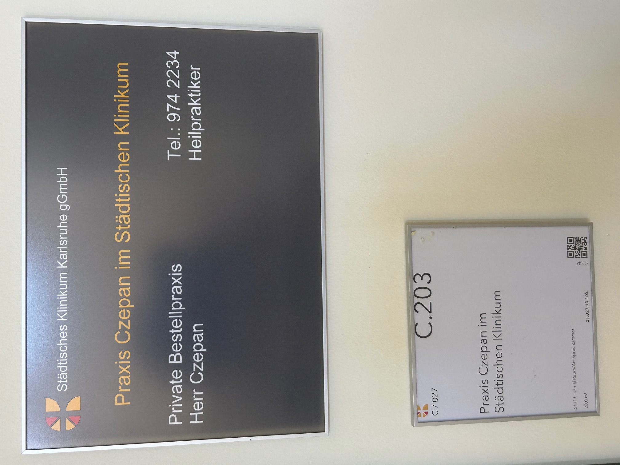 Praxisschild der Praxis im Klinikum Karlsruhe
